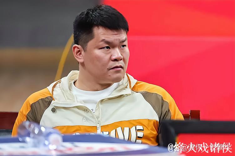 朱芳雨不再低调,广东冲第12冠!杜锋玩梗:下班后一起快乐一下 朱芳雨不再低调,广东冲第12冠!杜锋玩梗:下班后一起快乐一下